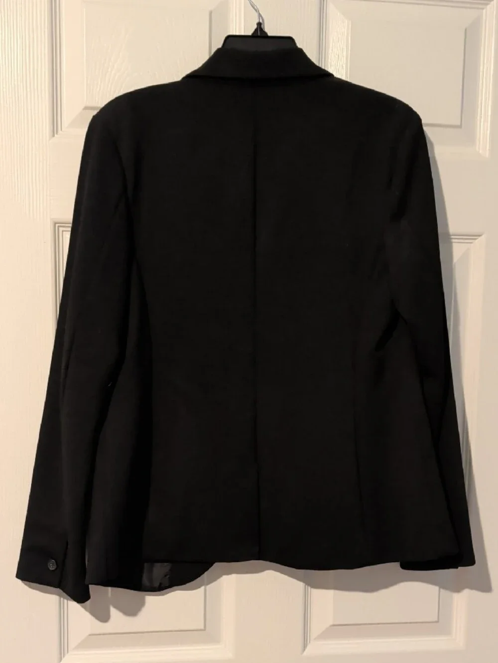 GAP sleek black